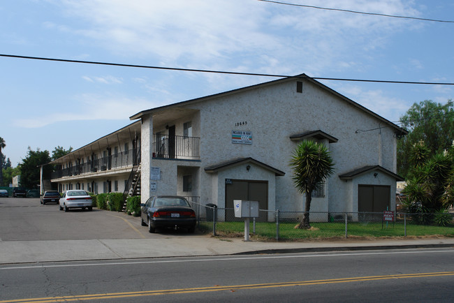 12645 Laurel St in Lakeside, CA - Foto de edificio - Building Photo