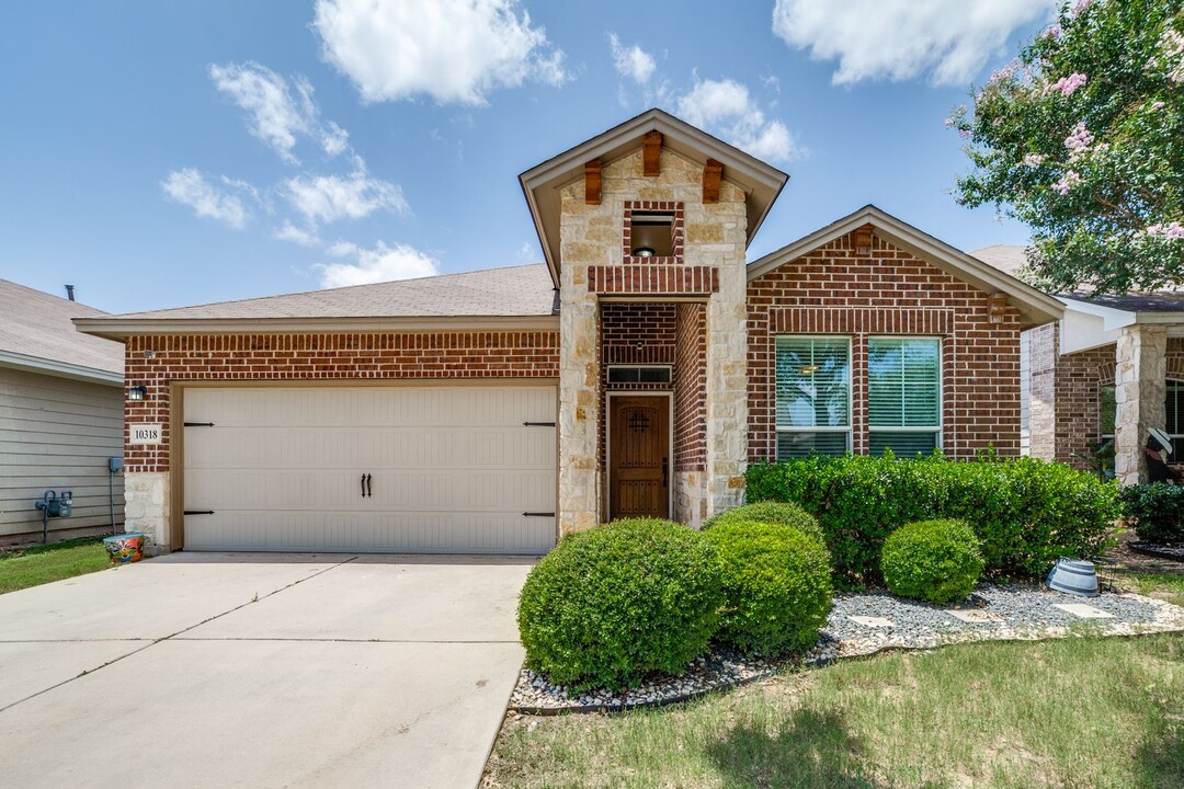 10318 Floore Hollow in San Antonio, TX - Building Photo