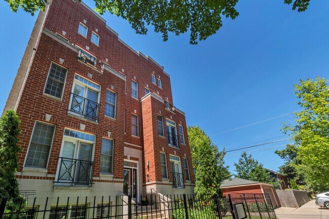 property at 5834 N Paulina St