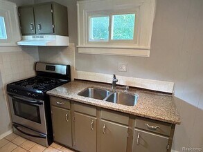 809 N Dorchester Ave in Royal Oak, MI - Building Photo - Building Photo