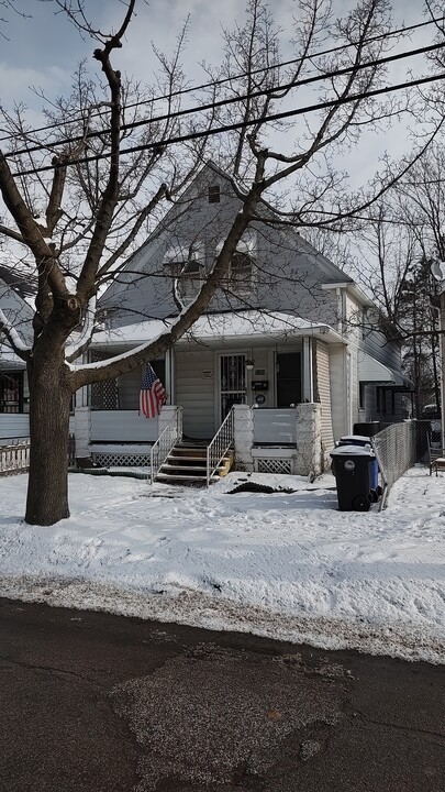 3285 W 61st St, Unit downstairs in Cleveland, OH - Building Photo