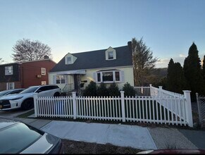 77 Bennett Ave, Unit 1 in Yonkers, NY - Building Photo - Building Photo