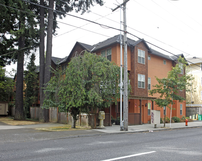 Gables on Stark in Portland, OR - Foto de edificio - Building Photo