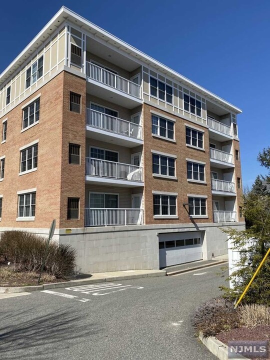 102 Terrace-Unit -104 in Rochelle Park, NJ - Building Photo