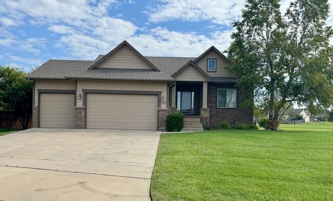 property at 1408 Fountain Ct