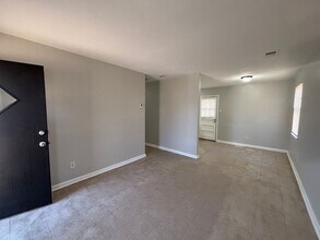 2551 Dakar Ave in Memphis, TN - Foto de edificio - Building Photo