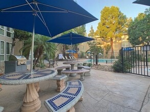 4860 Rolando Ct, Unit 75 in San Diego, CA - Foto de edificio - Building Photo