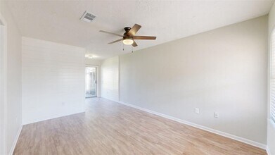 1443 Hawk Tree Dr in College Station, TX - Foto de edificio - Building Photo