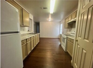327 Lincoln St in Wharton, TX - Building Photo - Building Photo