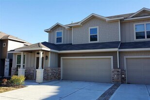 105 Wickersham in Conroe, TX - Building Photo