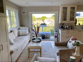 307 Corey Ln in Middletown, RI - Building Photo