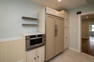 61 Halcyon Terrace in New Rochelle, NY - Building Photo - Building Photo