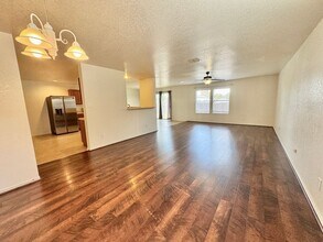 4406 Waldon Pond in San Antonio, TX - Building Photo - Building Photo