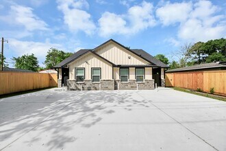 7066 Villa Dr in Houston, TX - Foto de edificio - Building Photo