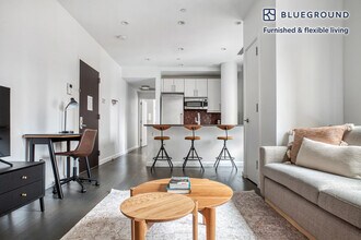 830 8th Ave in New York, NY - Building Photo - Building Photo
