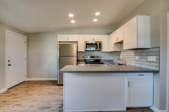 1008 S Mariana St-Unit -1 in Tempe, AZ - Building Photo - Building Photo