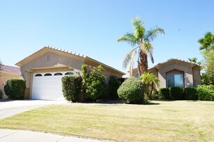 5 Orleans Rd in Rancho Mirage, CA - Building Photo