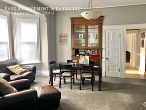 2934 N Sheffield Ave, Unit 2934-3 in Chicago, IL - Building Photo - Building Photo