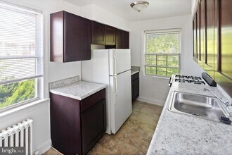3320 11th Pl SE in Washington, DC - Building Photo - Building Photo