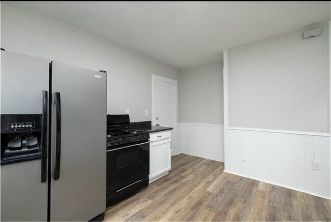 6 Howard St in Cranston, RI - Foto de edificio - Building Photo