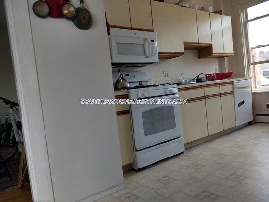 99 F St in Boston, MA - Building Photo