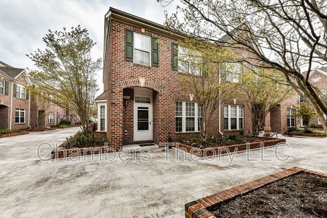 6109 Madison Crest Ct in Falls Church, VA - Building Photo - Building Photo