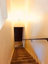 2410 N Naomi St, Unit 101 in Burbank, CA - Foto de edificio - Building Photo