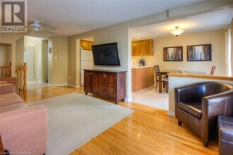 553 Chesapeake Crescent in Waterloo, ON - Building Photo - Building Photo