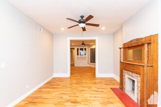 1420 W Irving Park Rd, Unit 3 in Chicago, IL - Foto de edificio - Building Photo