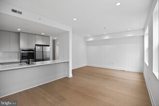 635 N 7th St in Philadelphia, PA - Building Photo - Building Photo