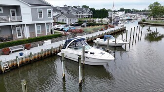 36 Nicole Ct in Copiague, NY - Building Photo