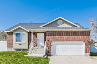3406 Luge Ln in West Jordan, UT - Building Photo