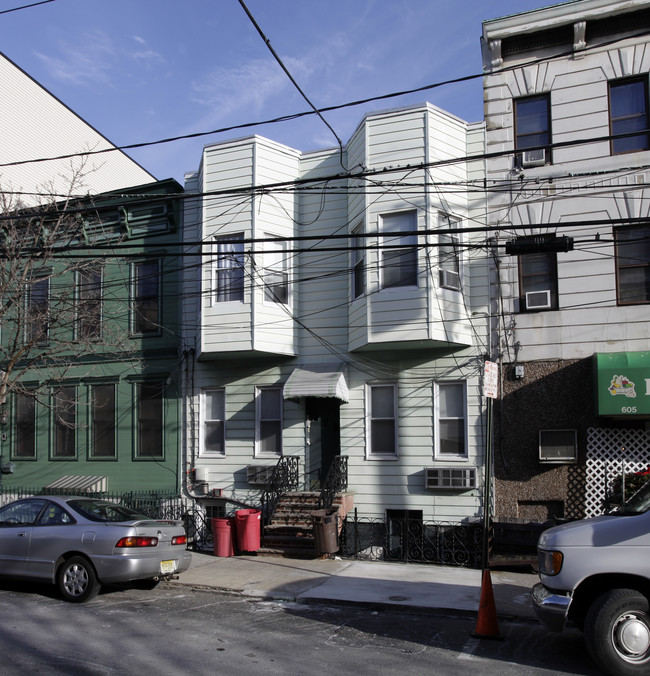 607 Adams St in Hoboken, NJ - Foto de edificio - Building Photo