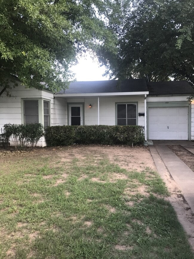 1909 Wilson Ave in Wichita Falls, TX - Building Photo - Building Photo