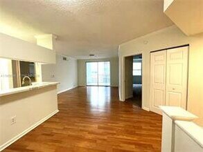17942 N Bay Rd in Sunny Isles Beach, FL - Building Photo - Building Photo