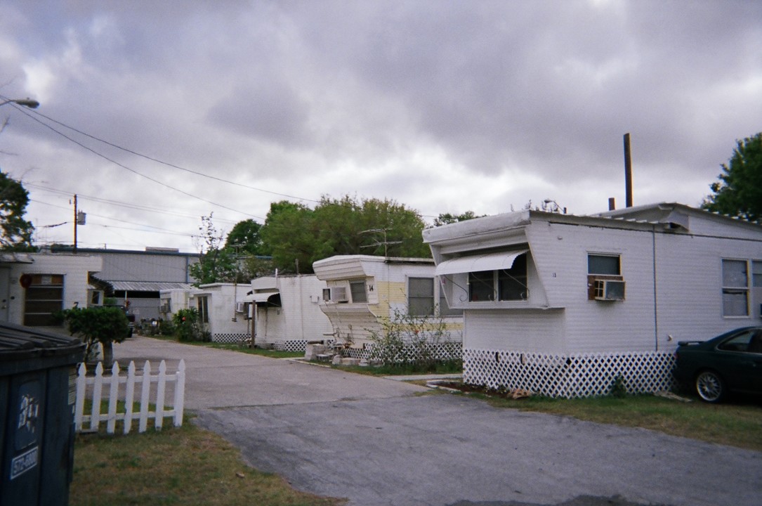 5450 42nd St in St. Petersburg, FL - Building Photo