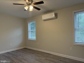 105 Hickman Rd in Claymont, DE - Foto de edificio - Building Photo