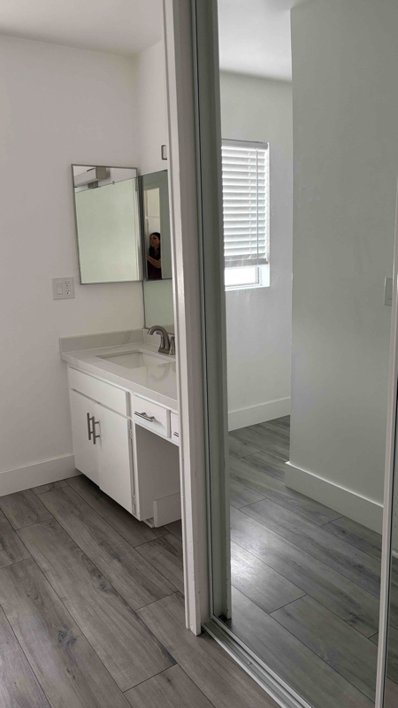 18200 Killion St in Los Angeles, CA - Building Photo - Building Photo