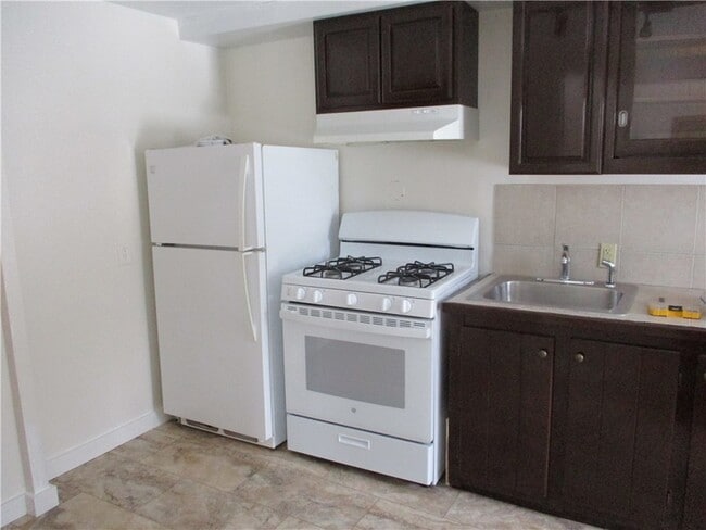 15 Rowley Ave in Norwich, NY - Foto de edificio - Building Photo