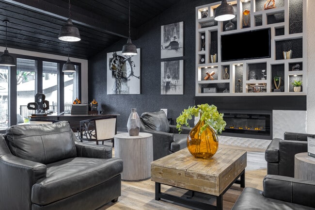 The WerX Apartments in San Antonio, TX - Foto de edificio - Lobby