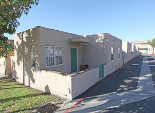 2313-2319 E Beyer Blvd in San Diego, CA - Building Photo - Building Photo