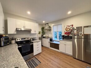 21 Osborne Rd in Brookline, MA - Foto de edificio - Building Photo