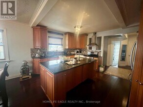 1024 Ogden Ave in Mississauga, ON - Building Photo - Building Photo