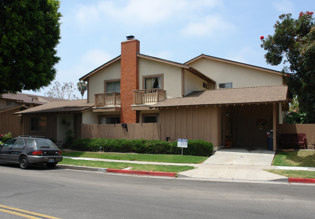 16081 Malaga Ln in Huntington Beach, CA - Building Photo