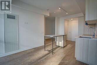 251 Masonry Wy in Mississauga, ON - Building Photo - Building Photo