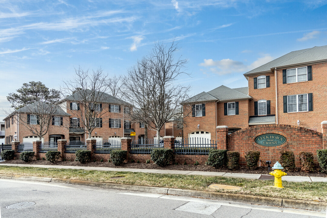 Link Horn Crest in Virginia Beach, VA - Building Photo