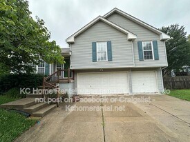 1224 SE Princeton Dr in Lee's Summit, MO - Building Photo