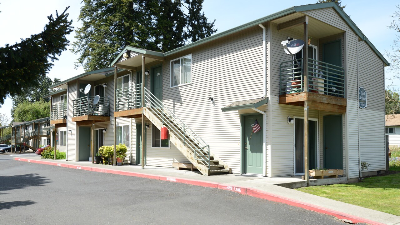 8th Avenue Apartments in Hillsboro, OR - Foto de edificio