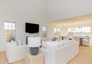 802 N Sea Mecox Rd in Water Mill, NY - Building Photo - Building Photo