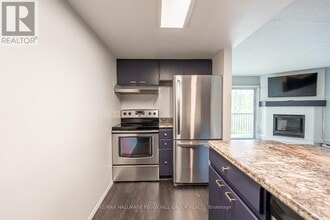 1102-1102 Horseshoe Valley Rd W in Barrie, ON - Building Photo - Building Photo